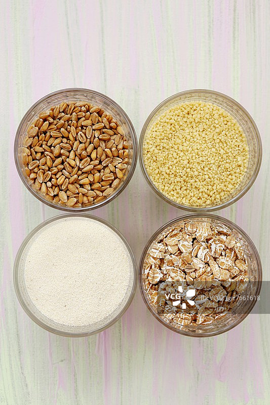 小麦、古斯米、小麦片和粗粒小麦粉图片素材