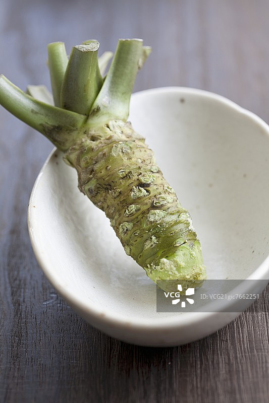 碗里的山葵根图片素材