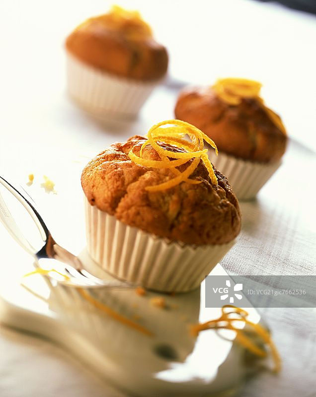 纸杯里的柠檬松饼图片素材