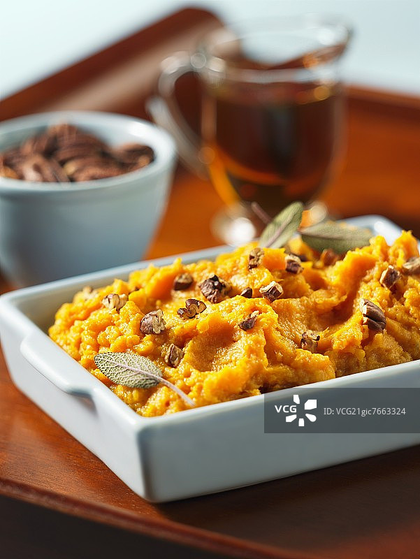 枫糖山核桃甘薯泥图片素材