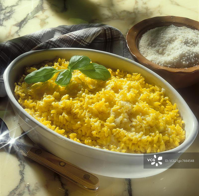 米兰风味烩饭（藏红花烩饭），意大利伦巴第图片素材