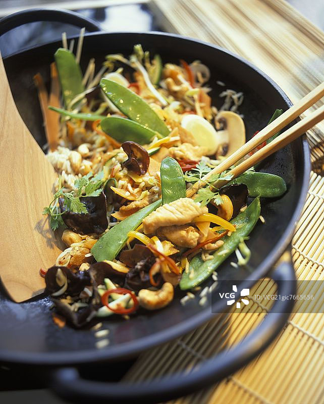 火鸡肉蔬菜蘑菇炒图片素材