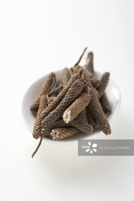 勺子里的荜拨特写图片素材