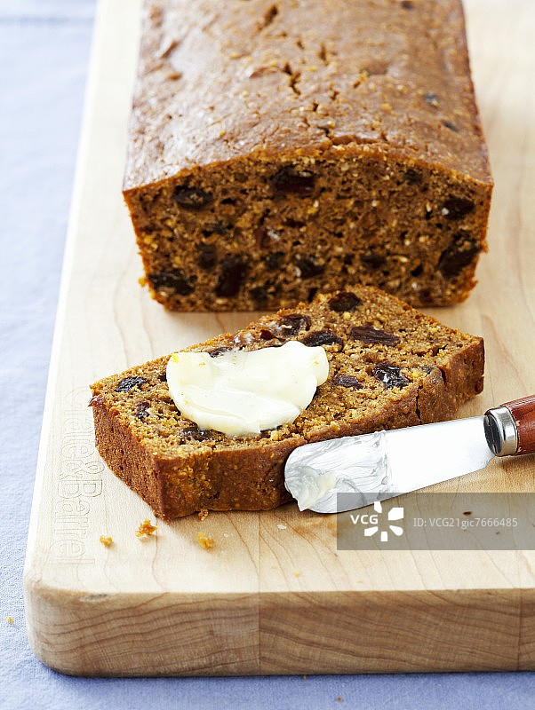 波士顿棕色面包配黄油切片图片素材