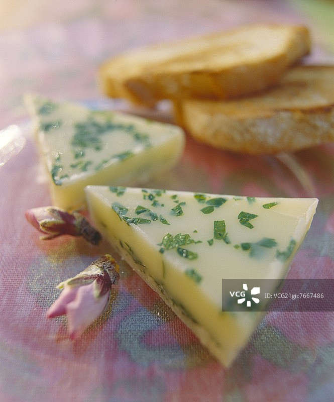 自制杏仁黄油与杏仁利口酒和欧芹图片素材