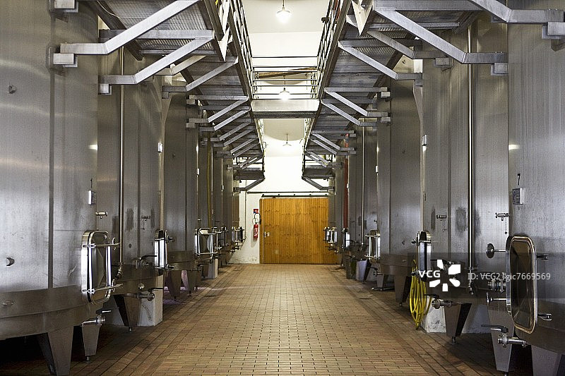 法国林奇-巴杰酒庄的葡萄酒生产图片素材