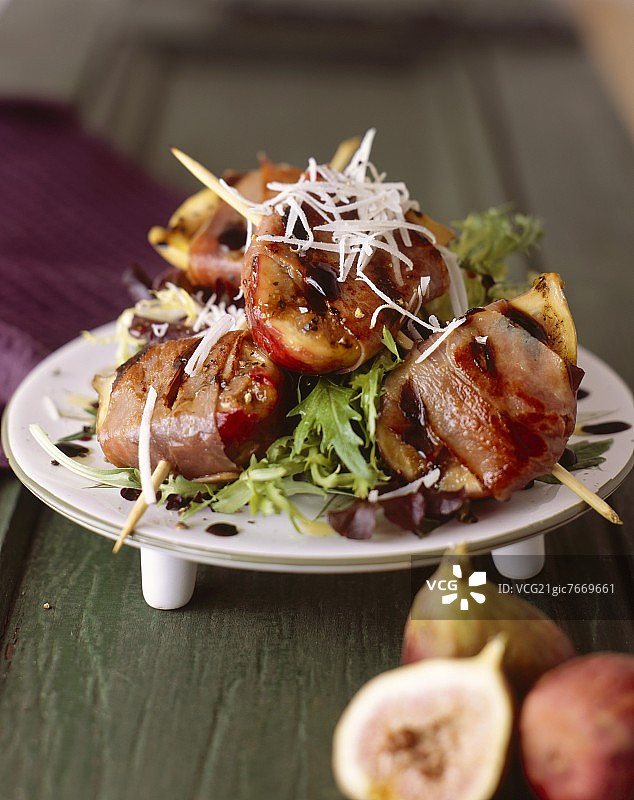 培根卷无花果配蔬菜图片素材