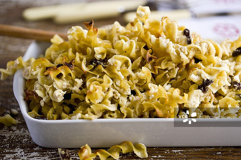 烤盘里的脆皮库格尔图片素材