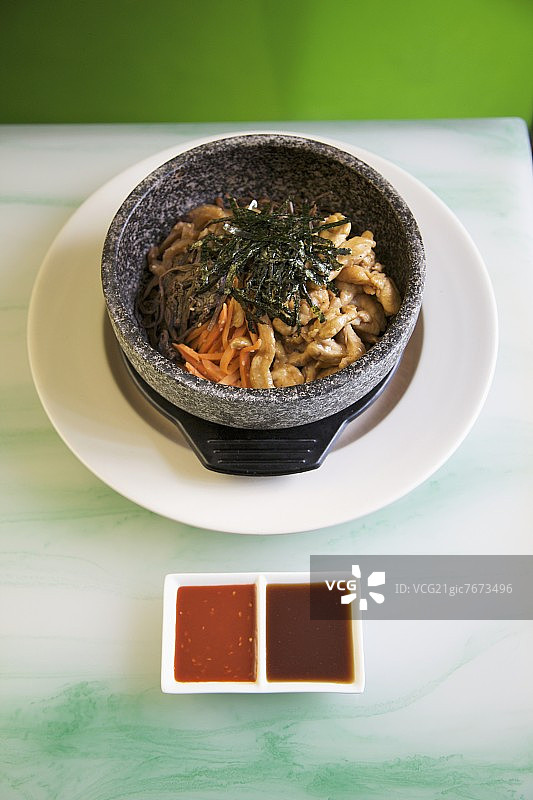 韩式拌饭（肉和蔬菜，韩国）图片素材