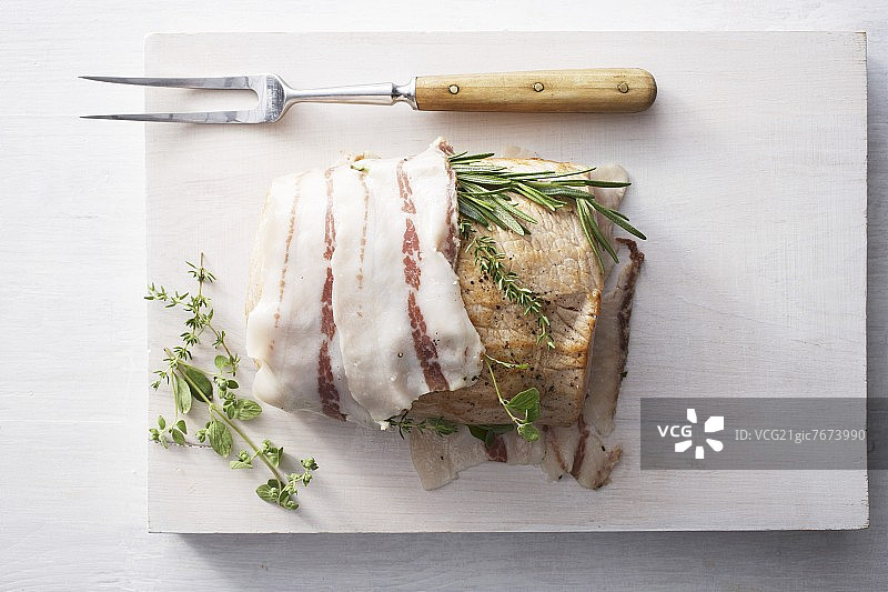 准备培根香草猪里脊图片素材