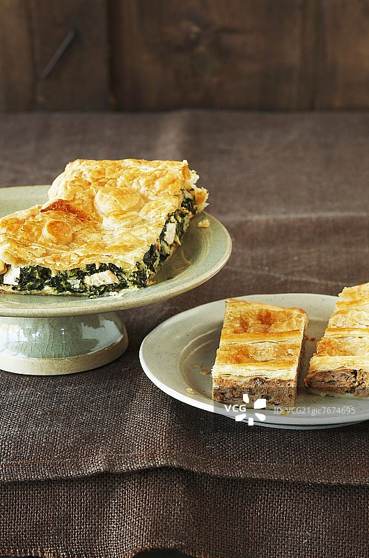 鸡肉菠菜派和肉馅饼图片素材
