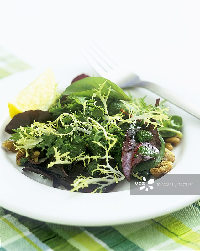 香蒜沙司拌混合沙拉叶图片素材