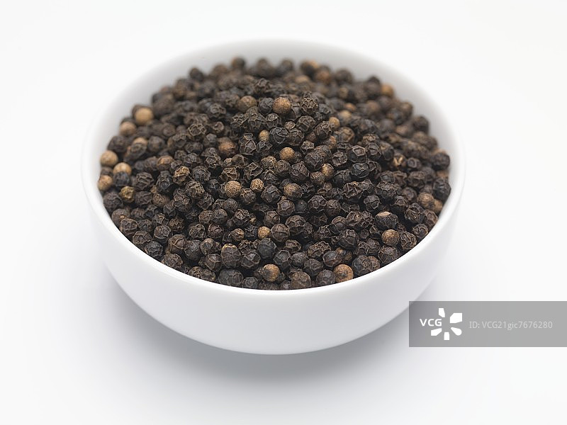 未研磨的黑胡椒图片素材
