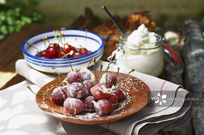 烤樱桃肉桂奶油图片素材