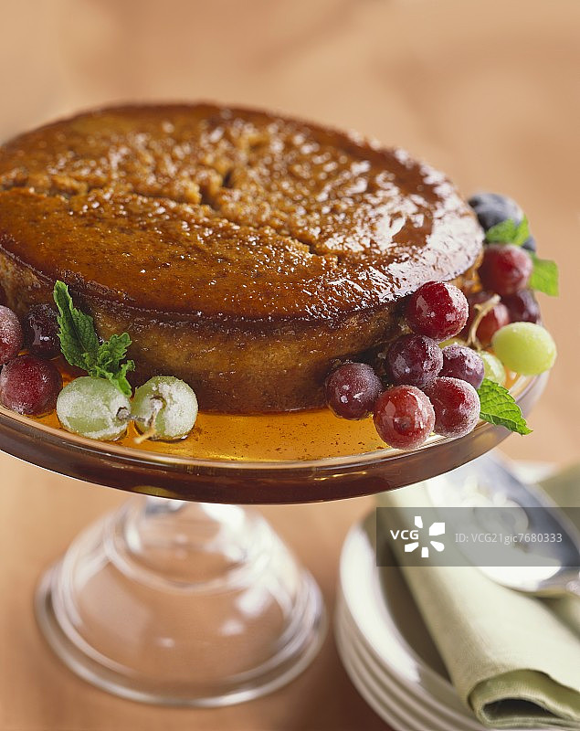 葡萄台上上釉的香料蛋糕图片素材