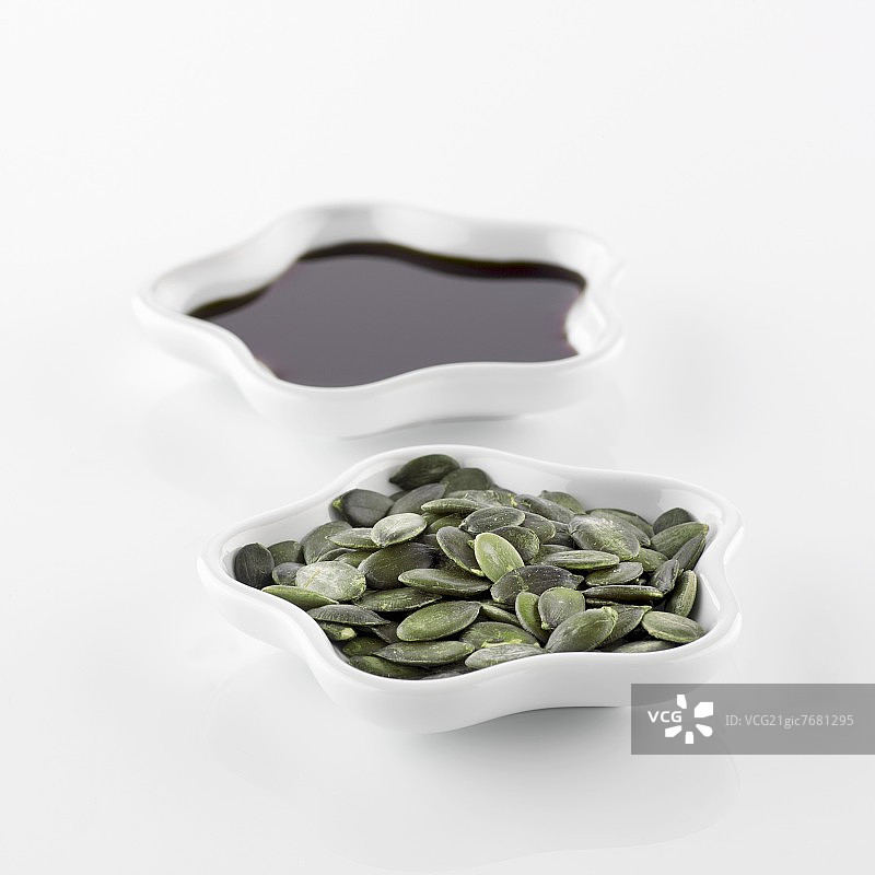 南瓜籽和南瓜籽油图片素材