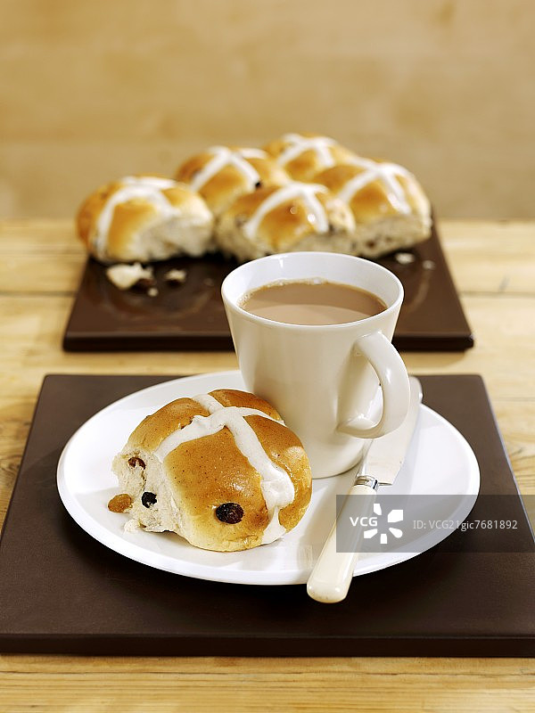 十字面包和咖啡图片素材