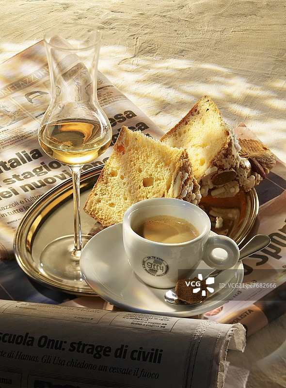 意大利圣诞蛋糕和咖啡图片素材