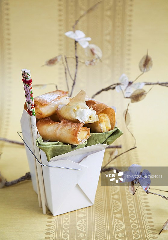 白巧克力抹茶冰淇淋春卷图片素材