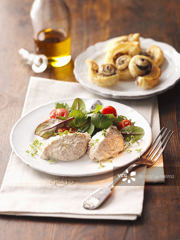 香辣慕斯配沙拉图片素材