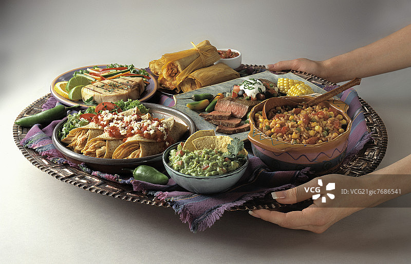 托盘上各式各样的西班牙主菜图片素材