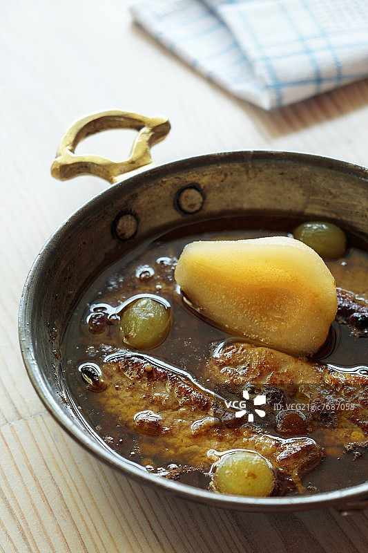 鹅肝配梨和托卡伊图片素材