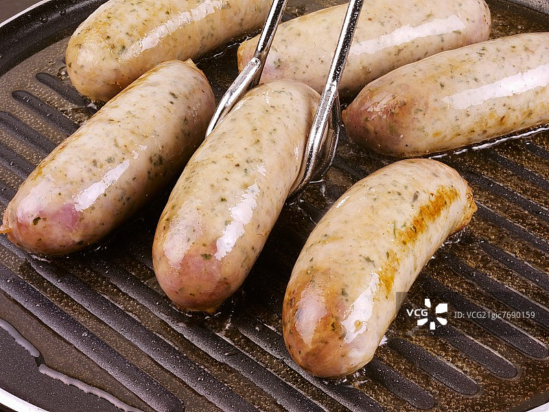 烤盘中的香肠图片素材