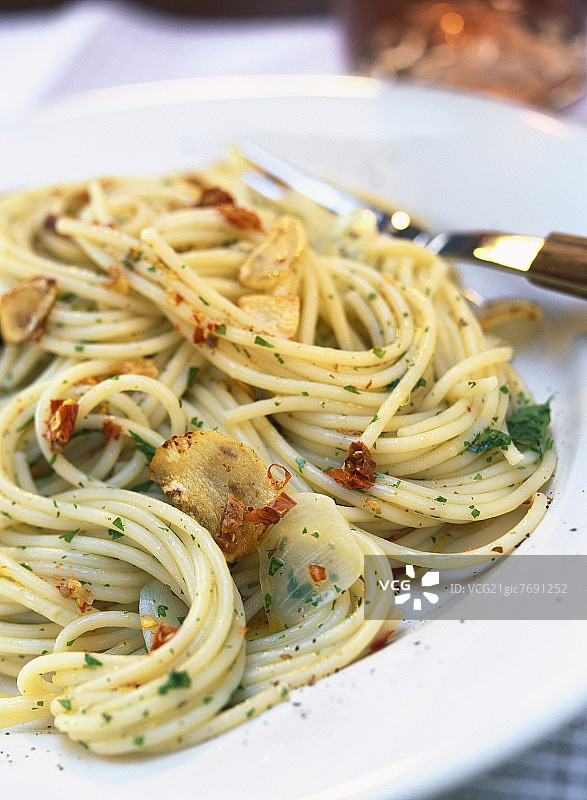蒜油辣椒意大利细面图片素材