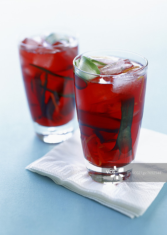 春季 Pimms 酒（Pimms、黄瓜和蔓越莓汁）图片素材