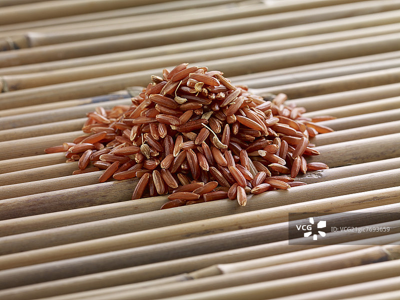 竹签上的红米饭图片素材