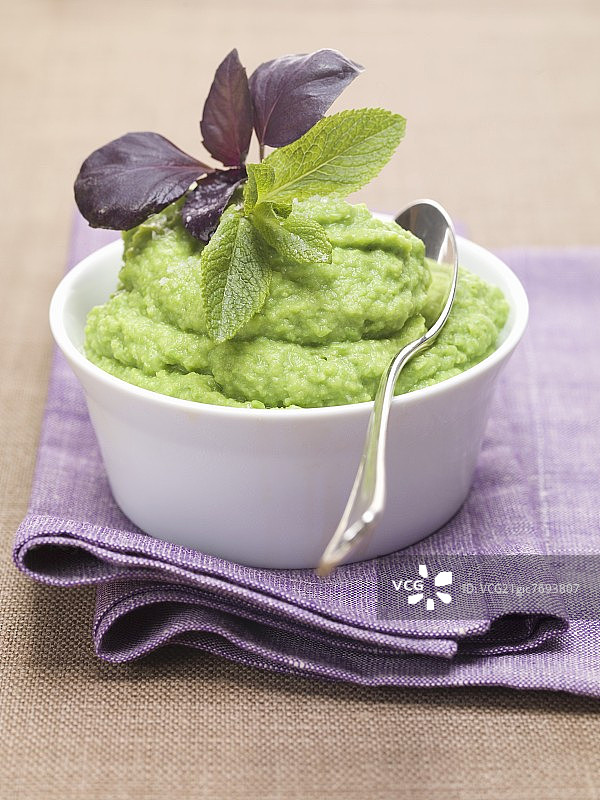 罗勒薄荷豌豆泥图片素材