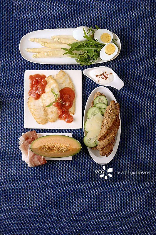 以欧洲鲽鱼为特色的菜单图片素材