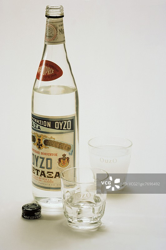 茴香利口酒酒瓶图片素材