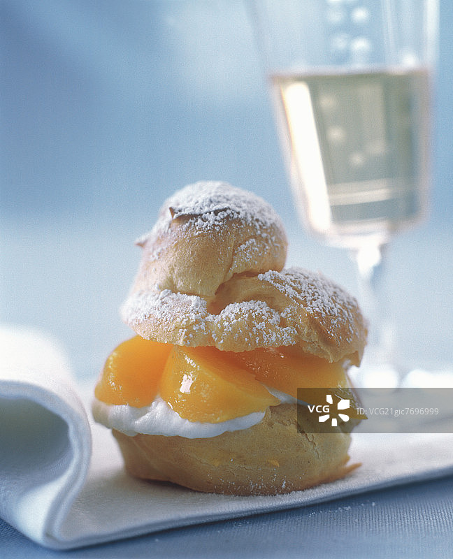 桃子奶油泡芙图片素材