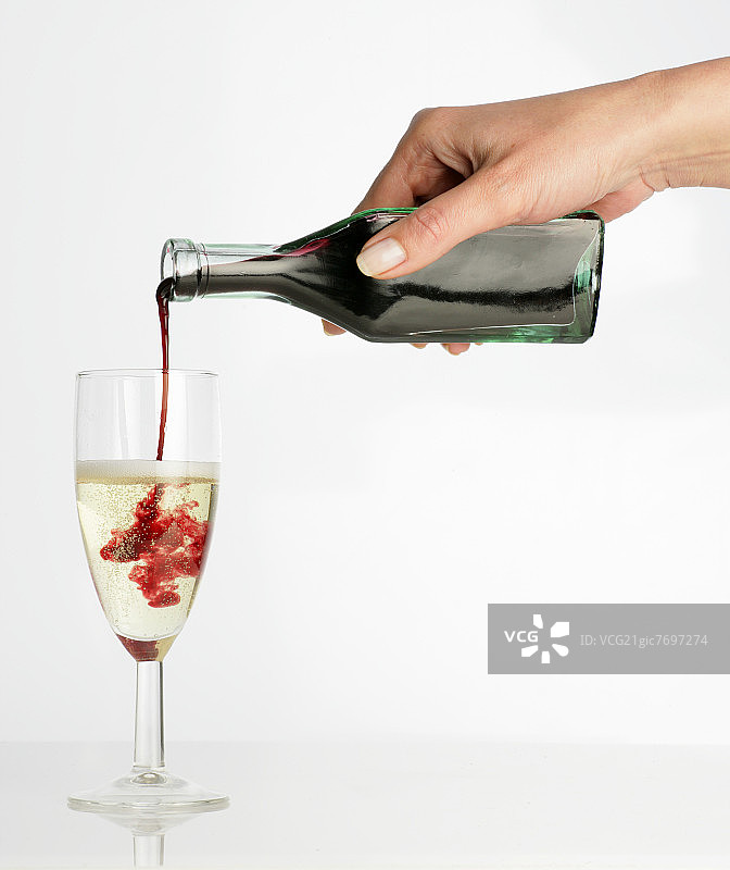 准备基尔皇家鸡尾酒图片素材