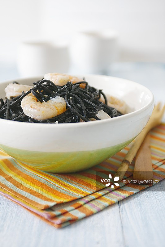 蒜蓉虾仁墨鱼面图片素材