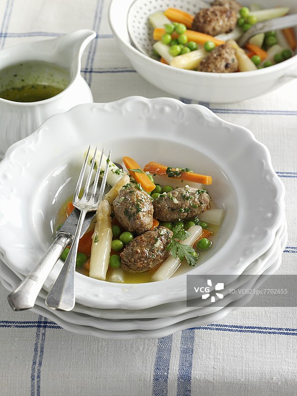 配肉丸的莱比锡杂烩菜（德国蔬菜炖肉）图片素材