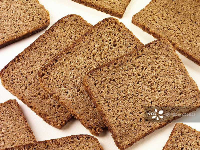 几片黑麦粗面包图片素材