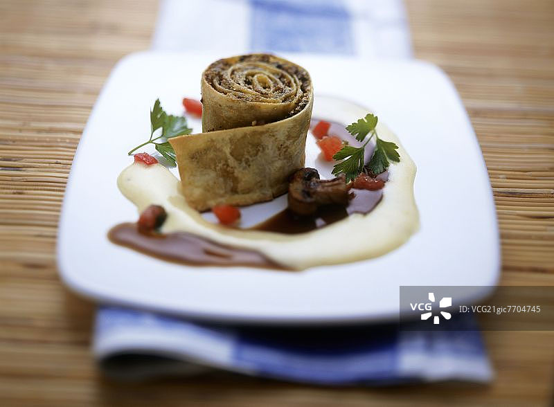 蘑菇卷（奶酪沙巴雍配蘑菇螺旋面）图片素材