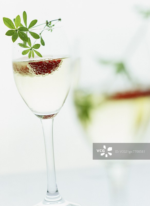 草莓伍德鲁夫宾治酒图片素材