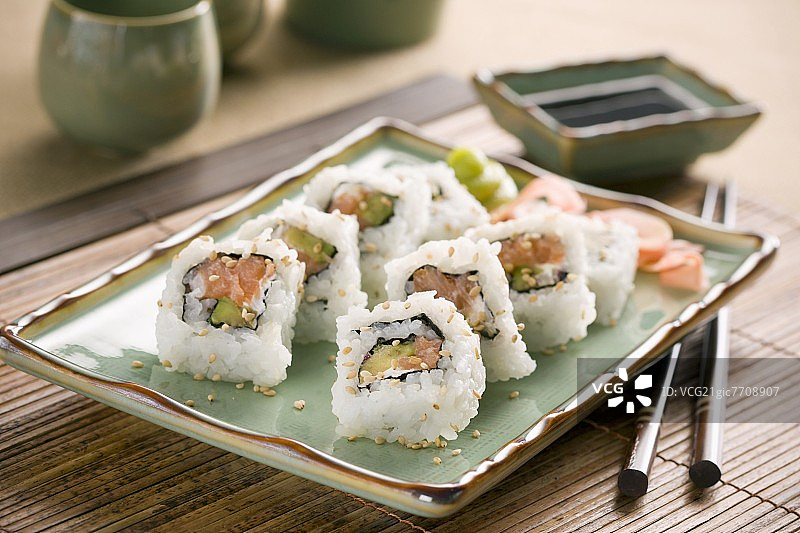 筷子寿司拼盘图片素材