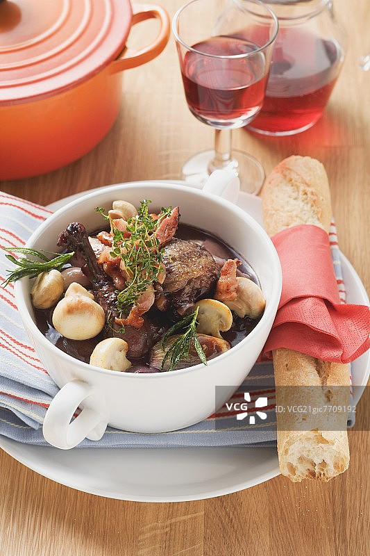 勃艮第红酒炖鸡图片素材