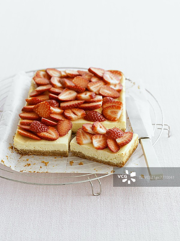 草莓芝士蛋糕切片图片素材