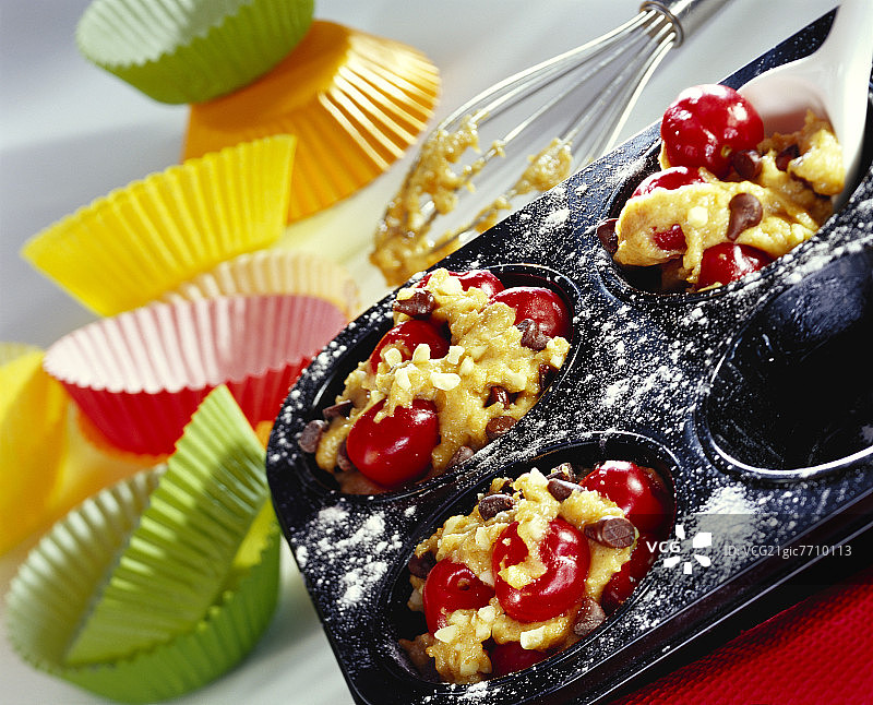 未烘烤的樱桃玛芬图片素材