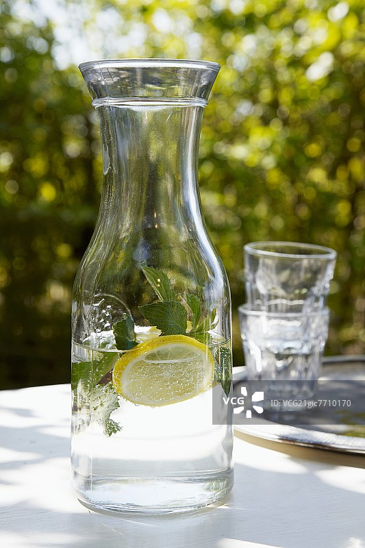 柠檬薄荷水罐图片素材