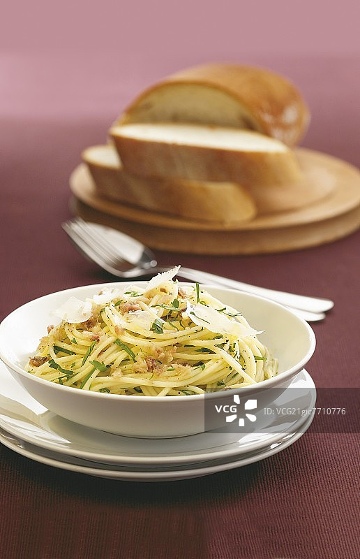 大蒜凤尾鱼意面图片素材