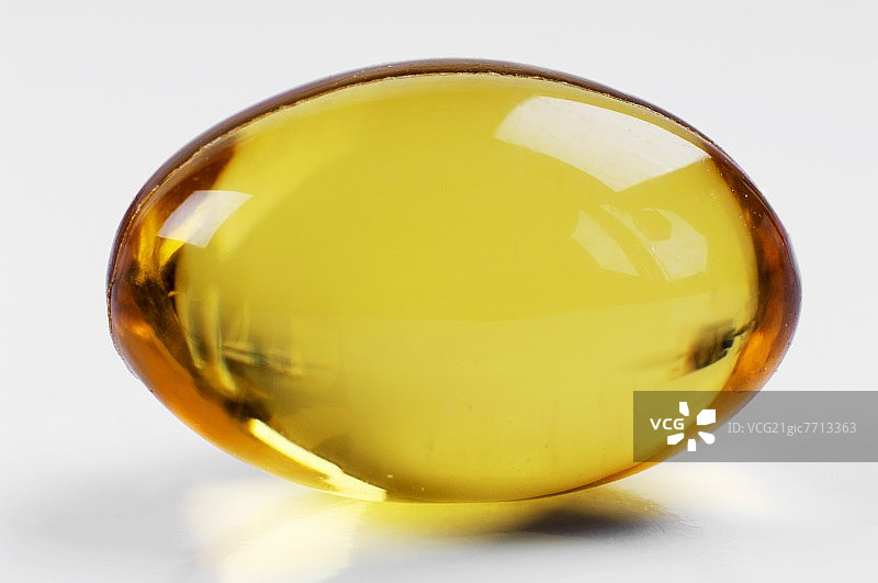 一粒鲑鱼油胶囊图片素材