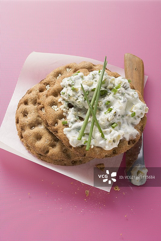 面包上的黄瓜夸克图片素材