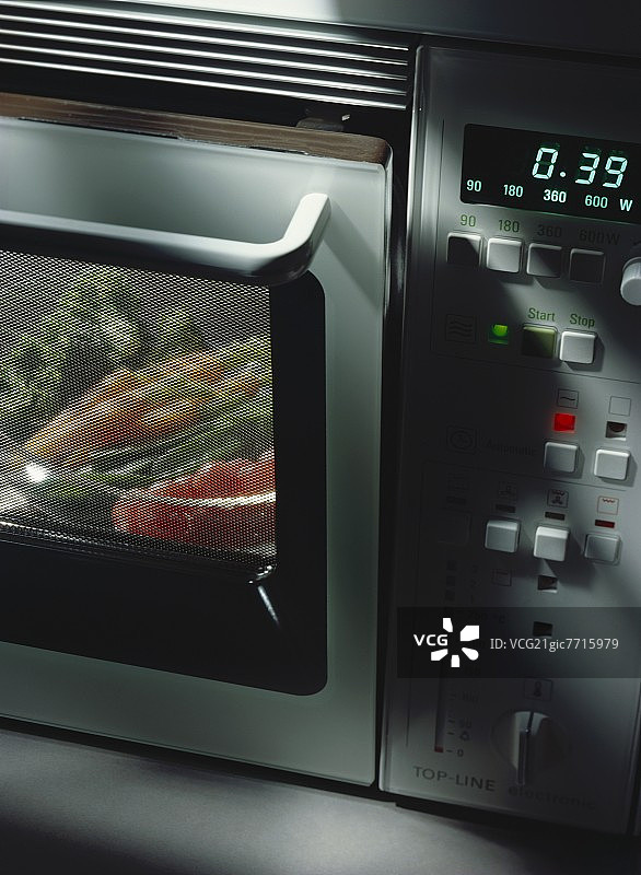 微波炉烹饪蔬菜图片素材