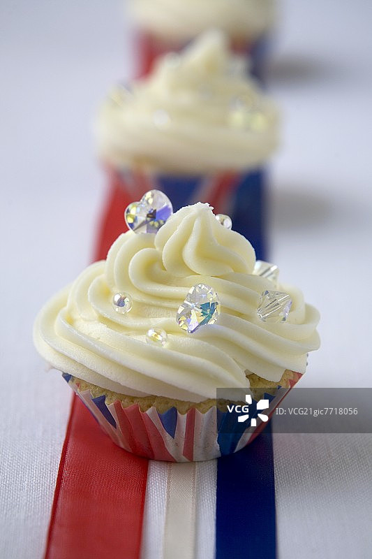 禧年钻石纸杯蛋糕图片素材